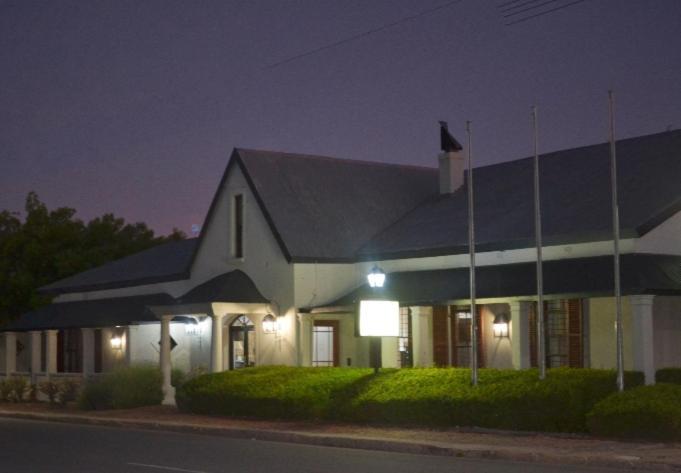 Old House Lodge Beaufort West Exterior photo