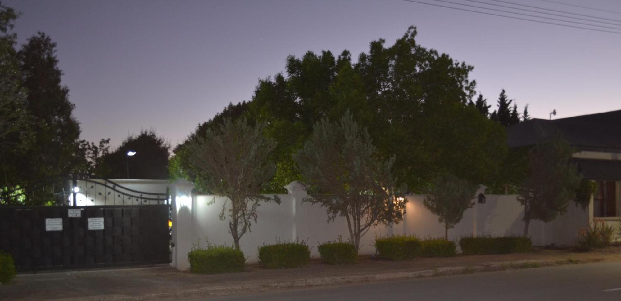 Old House Lodge Beaufort West Exterior photo